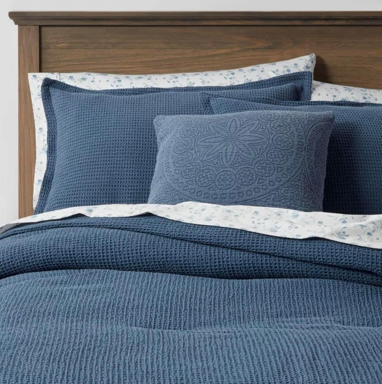 THRESHOLD KING Waffle Textured Bed Set